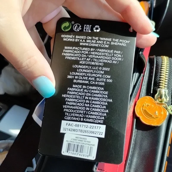 Loungefly Disney Tigger Vampire Crossbody NWT - Picture 12 of 12